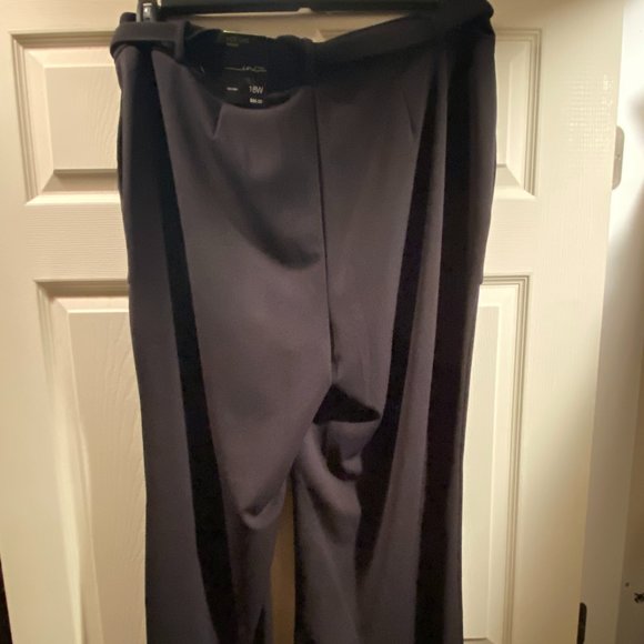 INC PLUS- HIGH-RISE WIDE LEG BLACK PANTS - Picture 2 of 3